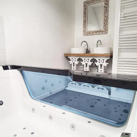 L'alchimiste - Moderne Avec Jacuzzi شقة